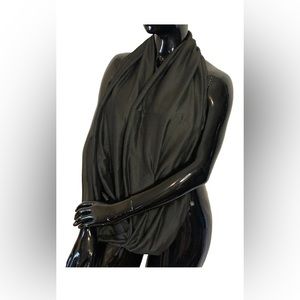 Beyond Yoga Infinity Scarf Womens One Size Black Cell Phone Zip Pocket FabFitFun
